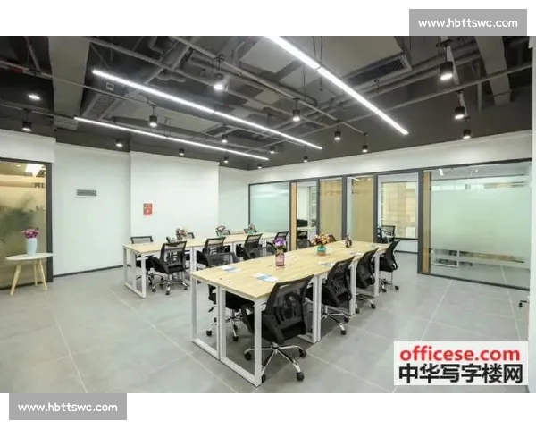 成都公司爆改泳池办公室:2 万元打造网红工位,深水区办公成职场新潮流 成都公司爆改泳池办公室:2 万元打造网红工位,深水区办公成职场新潮流